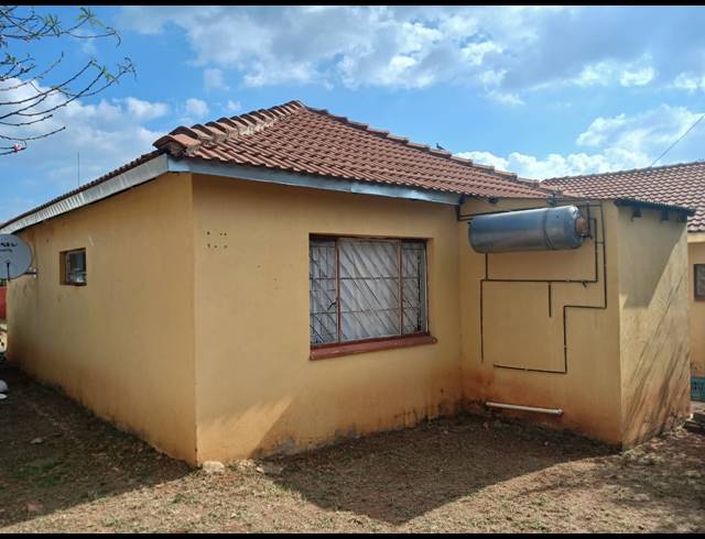 4 BEDROOM HOUSE FOR SALE IN FLORA PARK